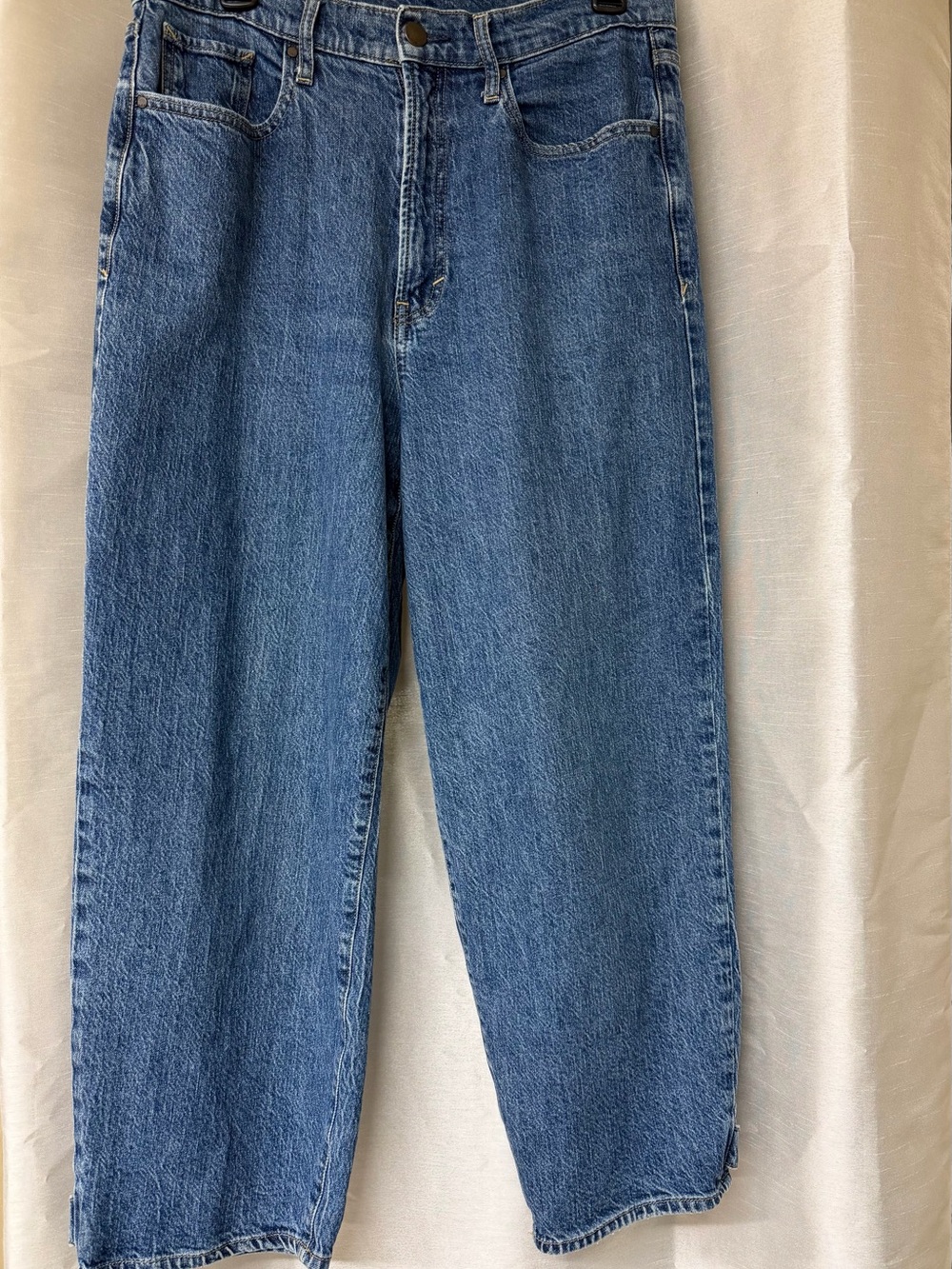 a.n.a Medium Blue Denim High-Rise Cropped Jeans
